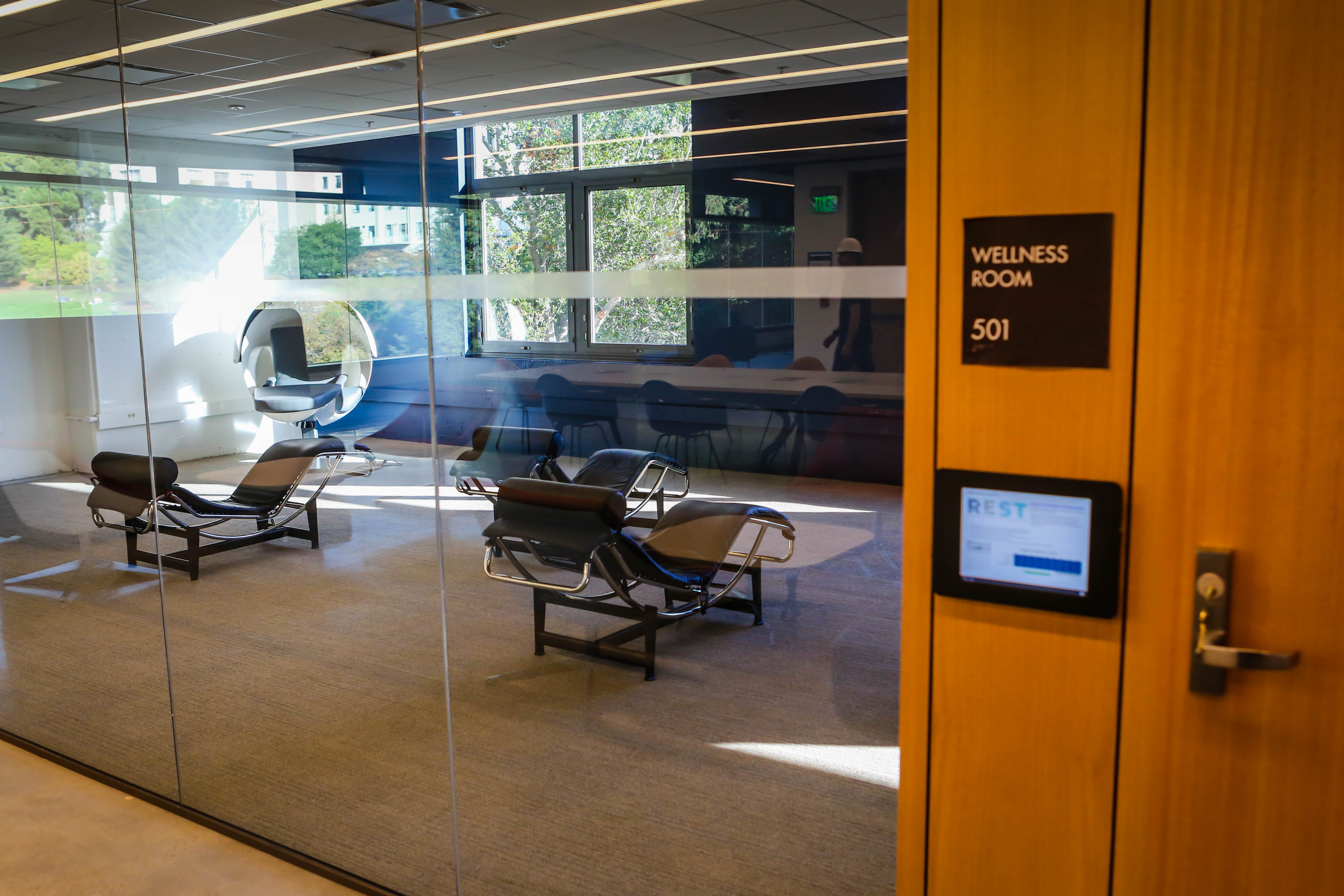 Image of a wellness Room in Moffitt Library at UC Berkeley. A place for short rests, quiet thought, meditation or prayer and home to the ASUC sponsored REST Zone.
