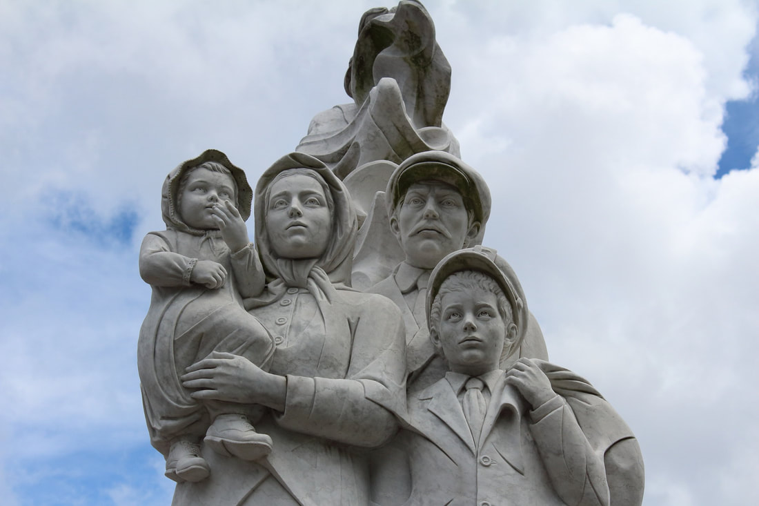 Image of the Monument to the Immigrant statue